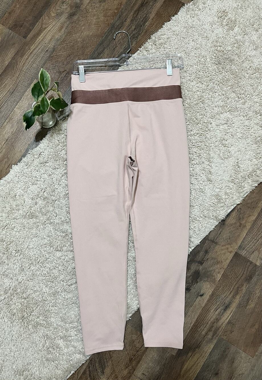Fabletics Size Medium Pink Rose Gold High-Rise Valletta Cropped Leggings